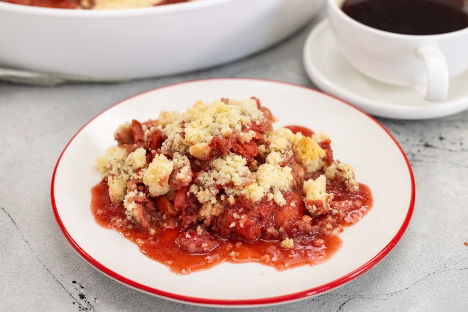 Kızılcıklı Crumble